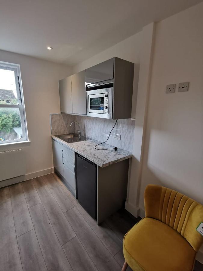 Marine Villa Hotel & Suites - Close To Beach, Train Station & Southend Airport Exterior photo